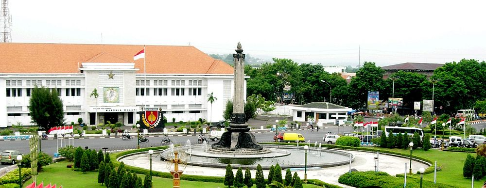 Tugu Muda - Metro Park View Hotel Kota Lama Semarang